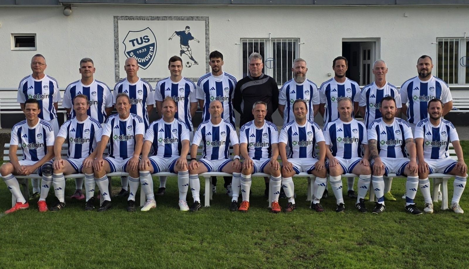 Neue Trikots, vier Siege